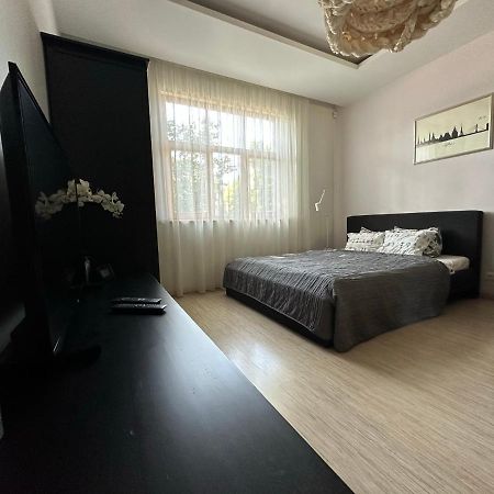 Studio Apartment In Private House Riga Exterior photo